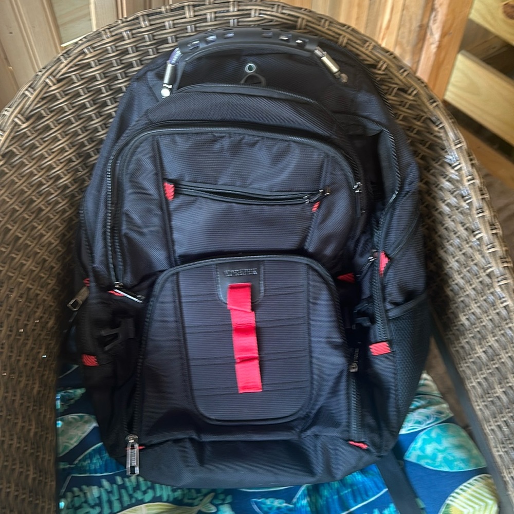Yorepek Computer and Charging Backpack